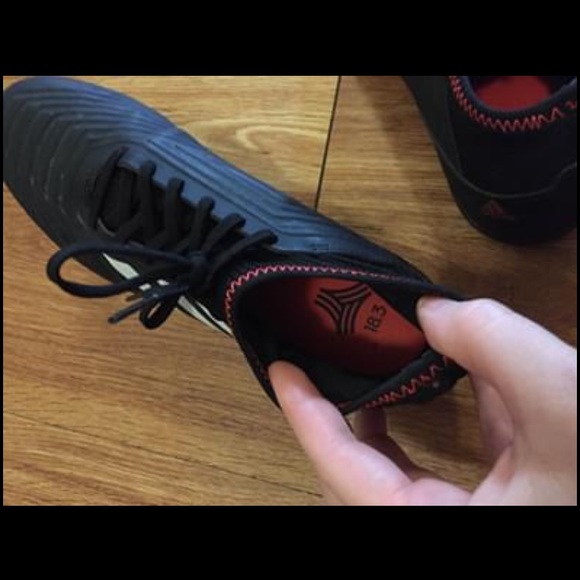 Adidas predator18.3 size 6 in excellent condition - Picture 2 of 5